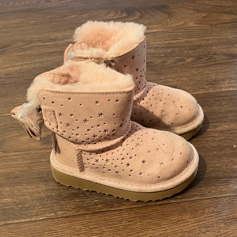 Used Pink Star Patterned Kids UGG Boots with Bows
